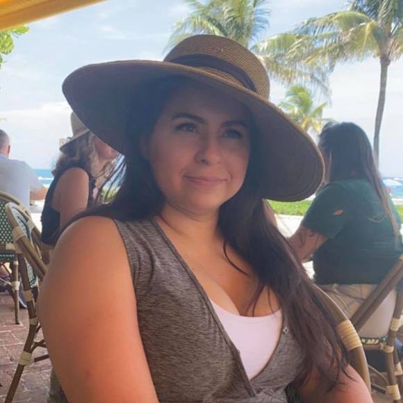 Meet your Posher, Aracely - Picture 1 of 1